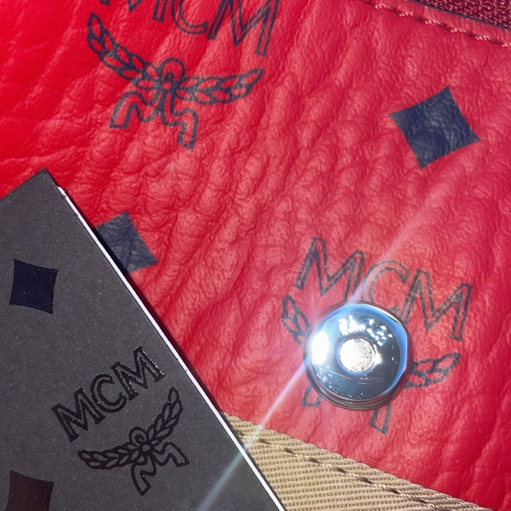 MCM PURSE - Picture 8 of 9